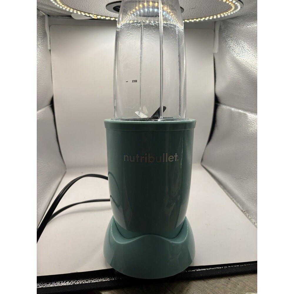 Nutribullet Blender 3 piece -24 Ounce Cup 500 Watt Gloss Sky Blue